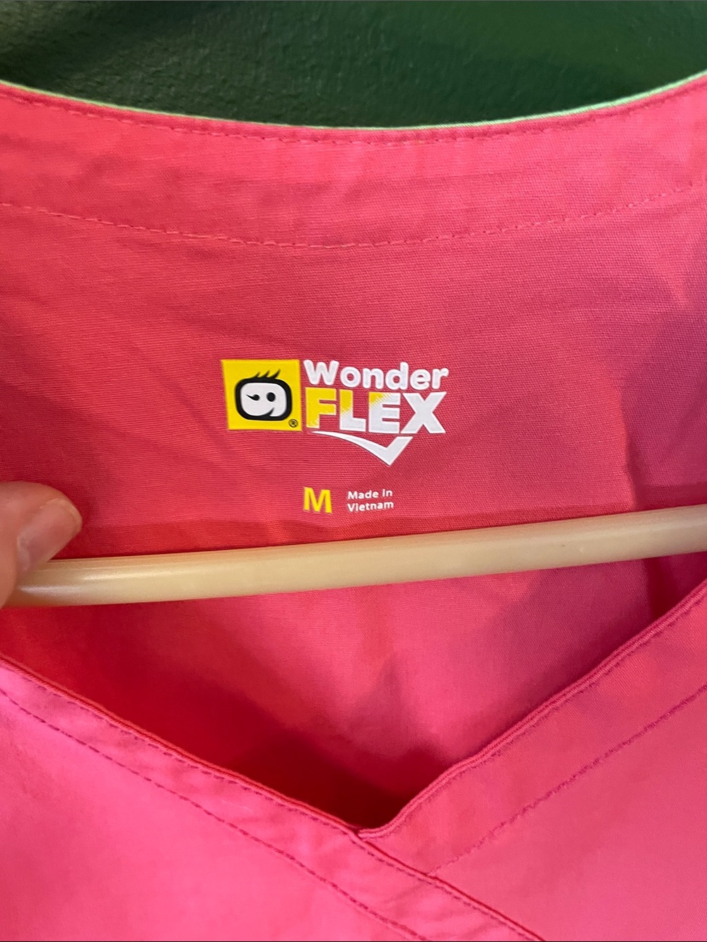 WonderWink V-Neck Short Sleeve Scrub Top in Bright Pink Size Medium - Picture 2 of 5